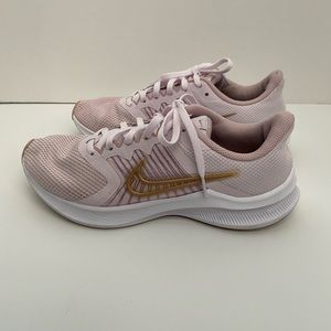 Nike woman size 8 pink
